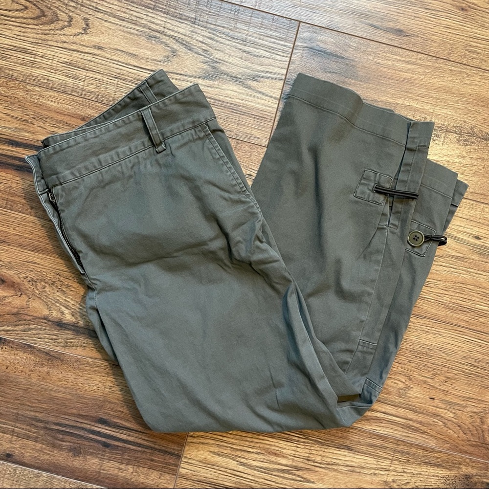 BCBGMaxAzria Earth Tone Button Capri Bottoms